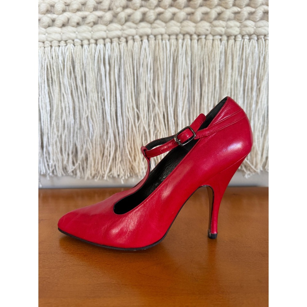 80s Vintage NORMA KAMALI Made In Italy Red Leather T Strap Stiletto Heels Size 7 - Picture 9 of 15